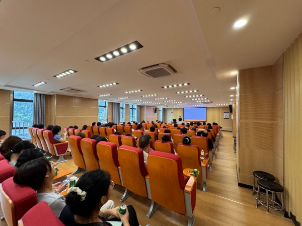 融媒求真启新程，创艺传新向未来——数字传媒与创意学院2026级广播电视编导专业新生入学教育暨师生见面会顺利举行